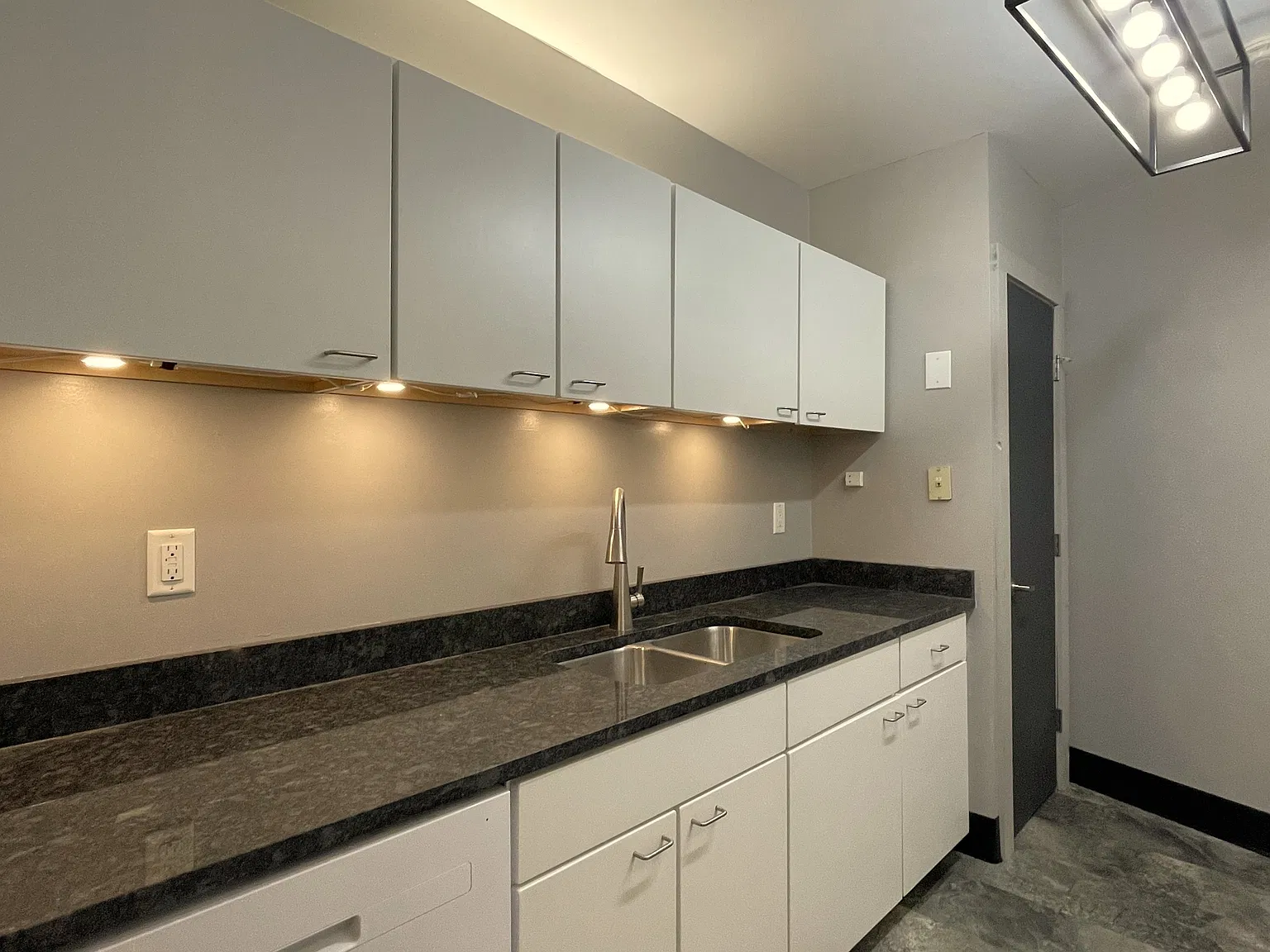 1 bed, 820 sqft, $1,245 — Photo 3