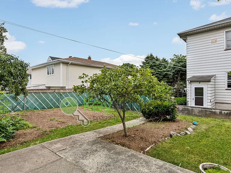 171 Burns Ave — Photo 16