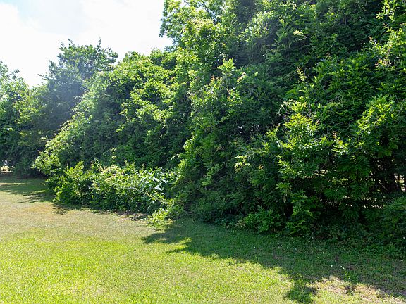 5th image of 148 Fairview Village Rd