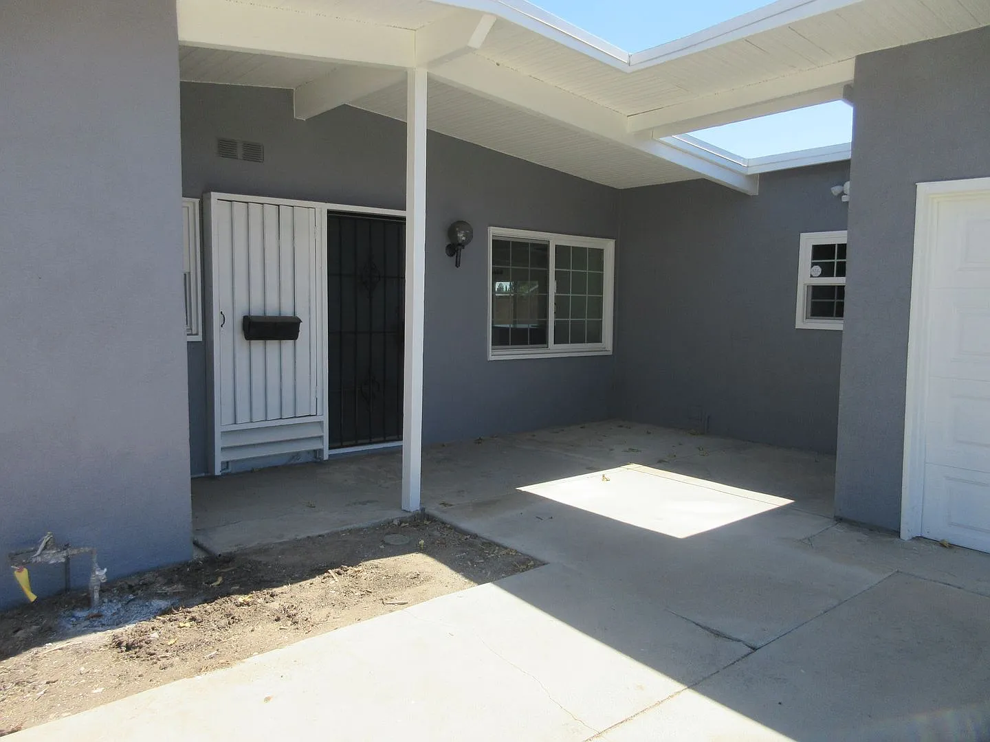 Duggan Property Management, Inc. presents. Adorable home on Paso Robles. — Photo 2