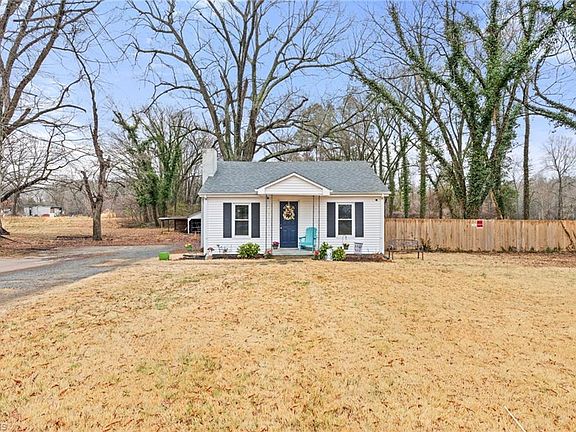 5th image of 4015 Pleasant Garden Rd