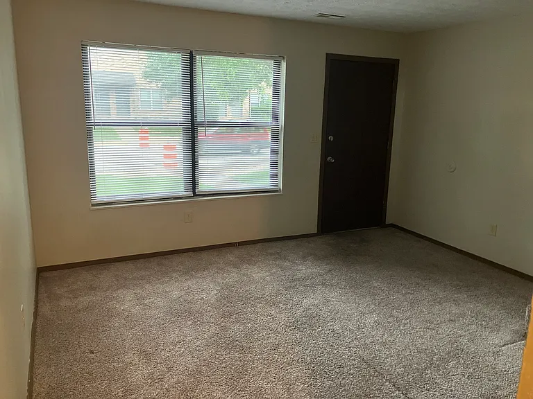 1009 Belle Valley Dr #4 — Photo 2