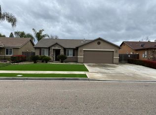 2711 W Porter Ave, Visalia, CA