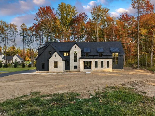 17585 Crescent Rdg, Chagrin Falls, OH 44023