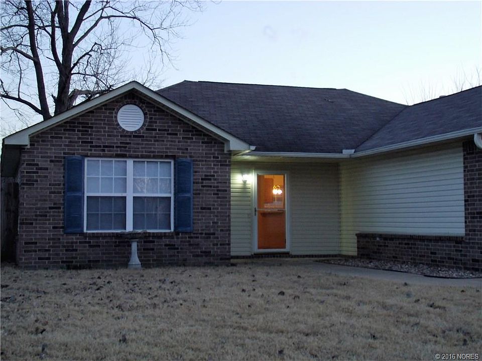 1st image of 1113 W 21st St