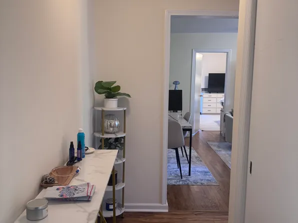 191 Birch Hill Rd APT 4, Locust Valley, NY 11560