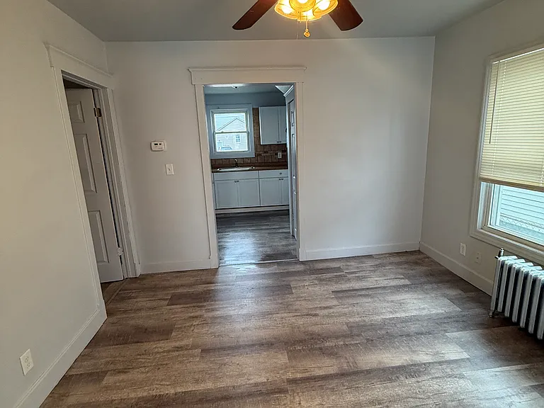Chandler Ave — Photo 17