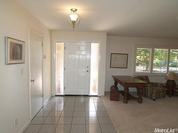 3rd image of 1017 Shaftesbury Ct