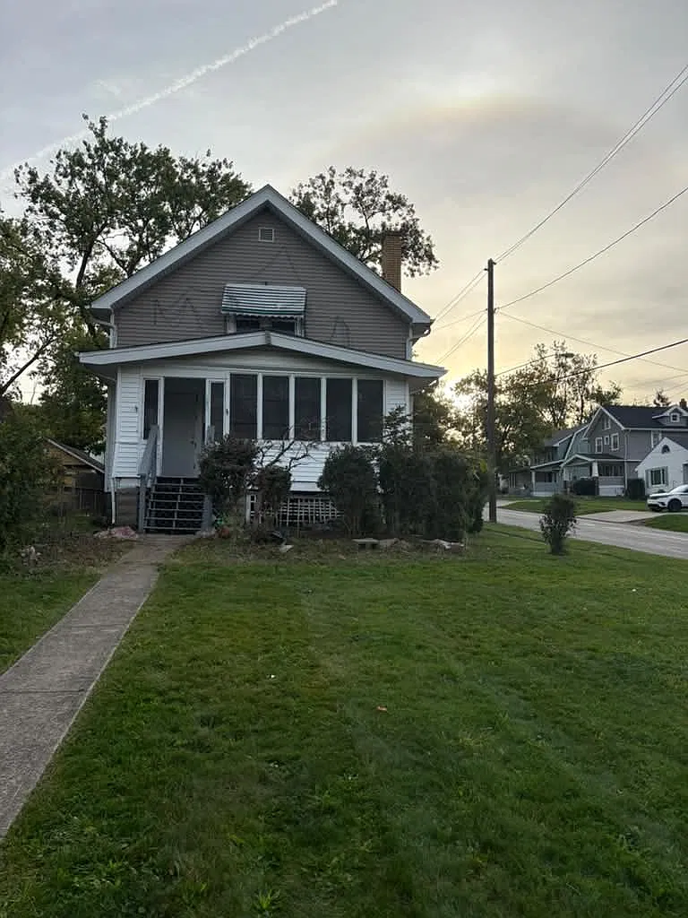3 bed, 1.5 bath, 1290 sqft, $1,750 — Photo 1