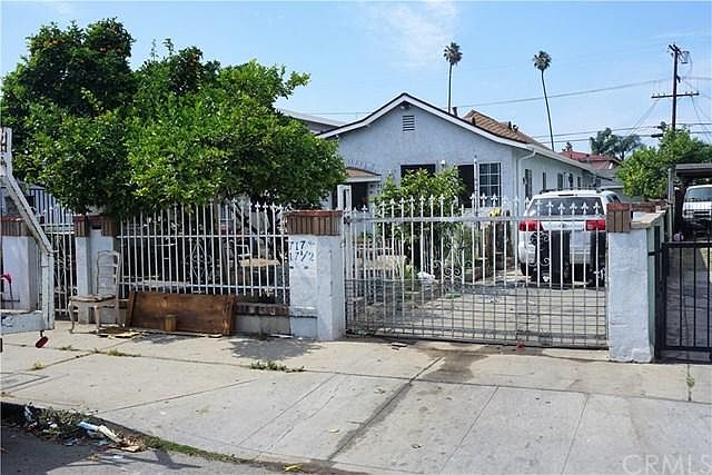 1st image of 717 W 83rd St