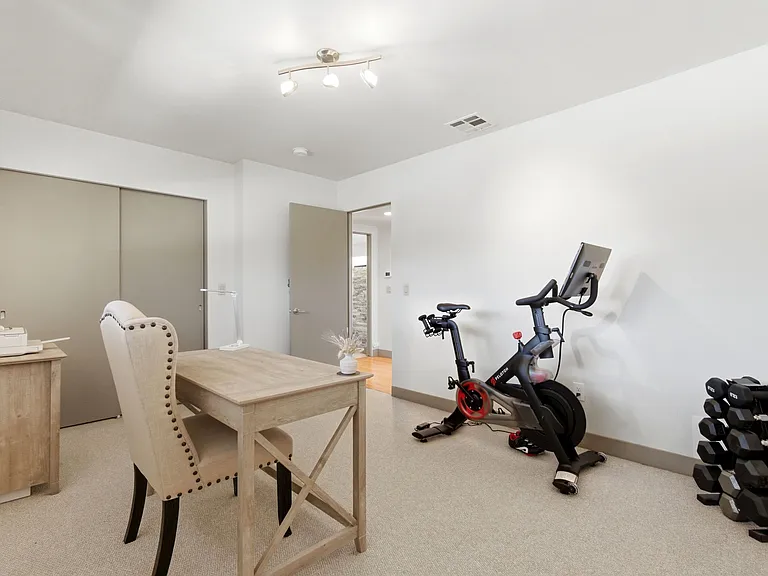 891 N Glencoe St — Photo 16