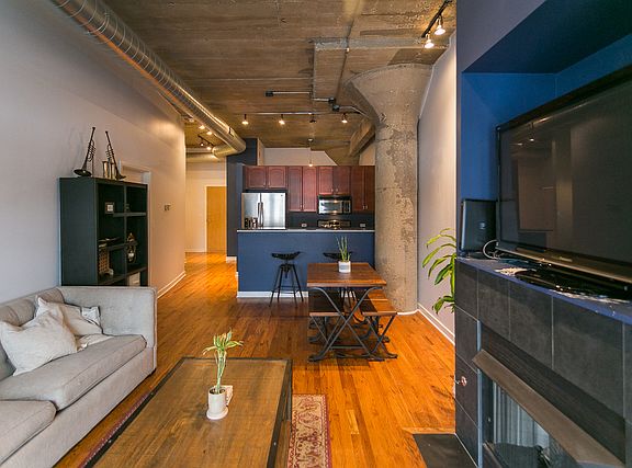 2nd image of 1069 W 14th Pl Unit 124