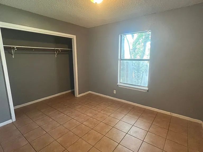 2221 Windsor Ave — Photo 6