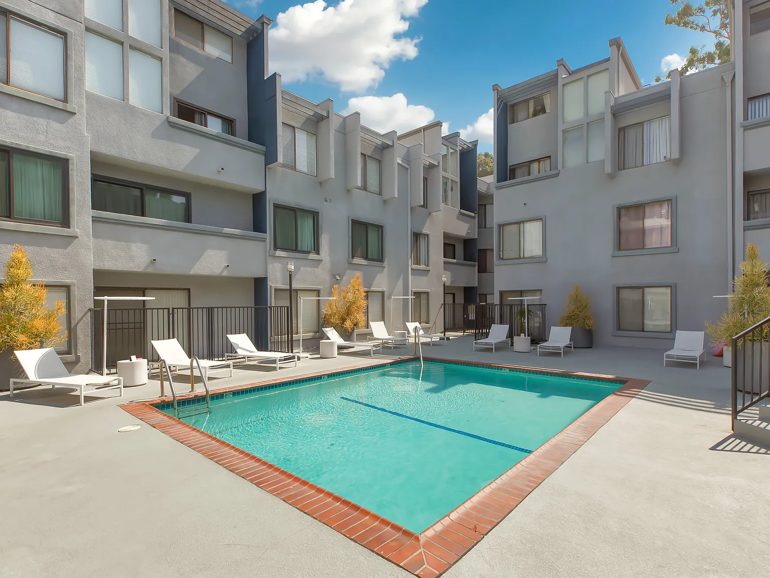 2 bed, 1220 sqft, $6,200 — Photo 2