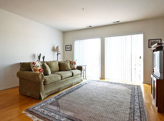 2nd image of 5040 W Warren St #403