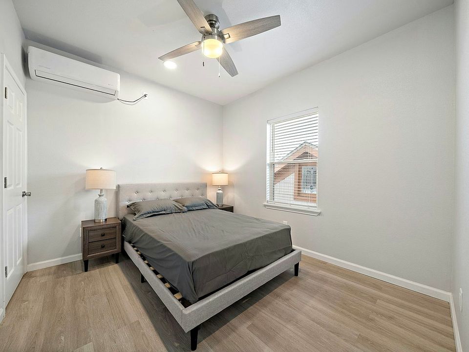 1st image of 920 Avenue L #B