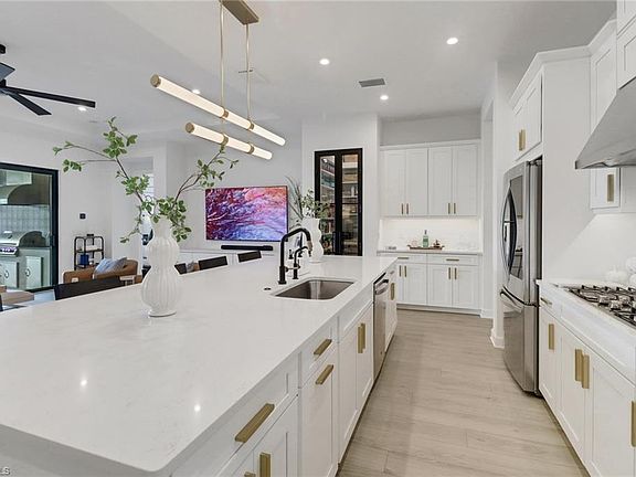 4th image of 15338 Aprile ST
