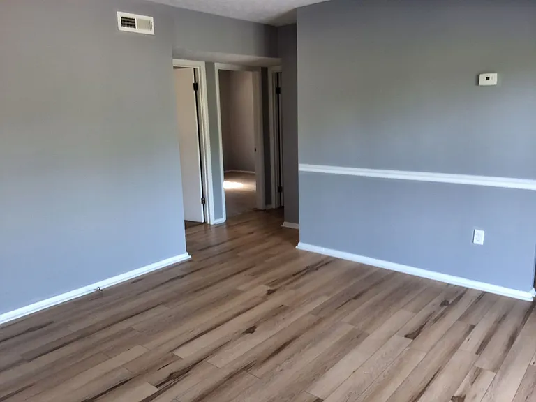 1190 Lois Ln — Photo 3