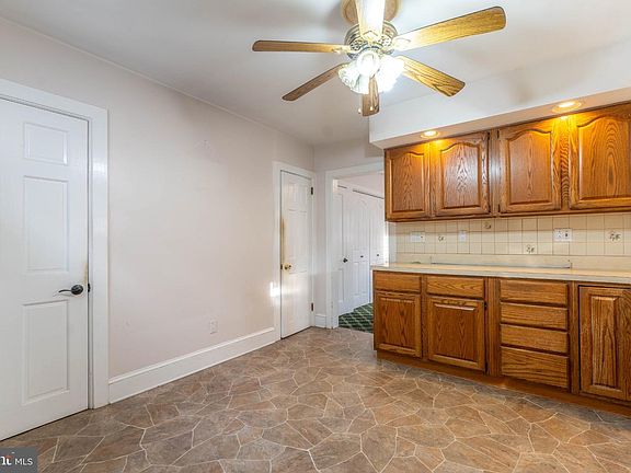 2nd image of 19 Weiss Ave
