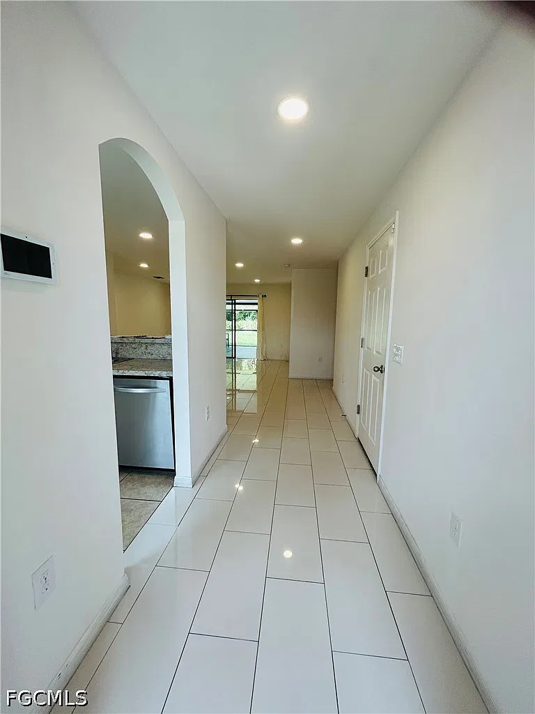 3 bed, 2.0 bath, 1270 sqft, $1,950 — Photo 4