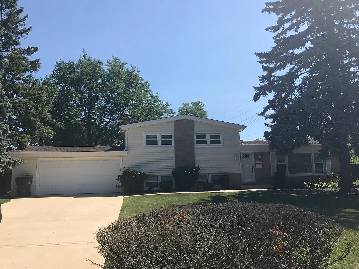3251 Greenbriar Dr photo 1