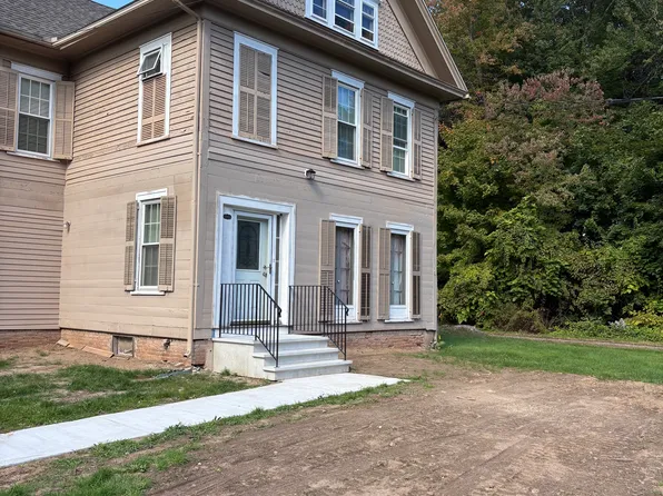 379 E St N, Suffield, CT 06078