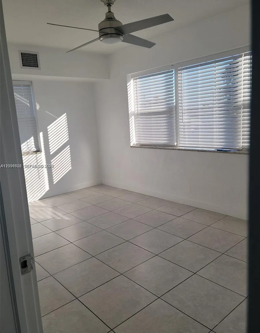 Hollywood Beach Heights S — Photo 3
