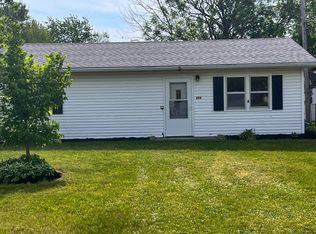 606 N 5th St, Oquawka, IL 61469