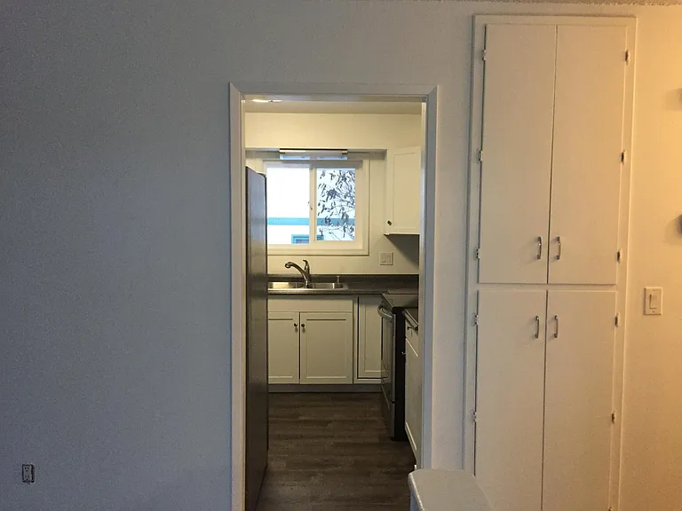 1046 W 20th Ave #A — Photo 10