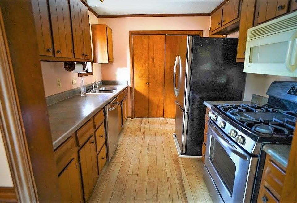 2nd image of 49 Wellington St #0