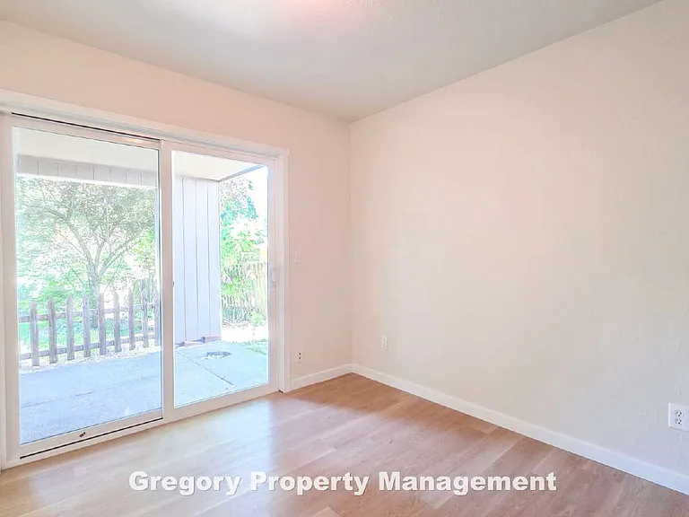 622 204th St SE — Photo 32
