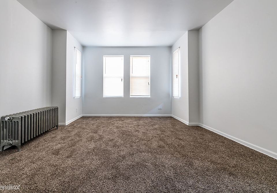 500 S Laramie Ave Apartments Chicago Living Room_01