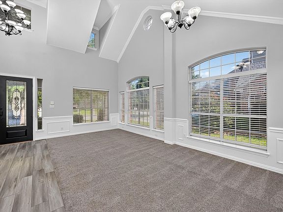 4th image of 305 Victory Ln