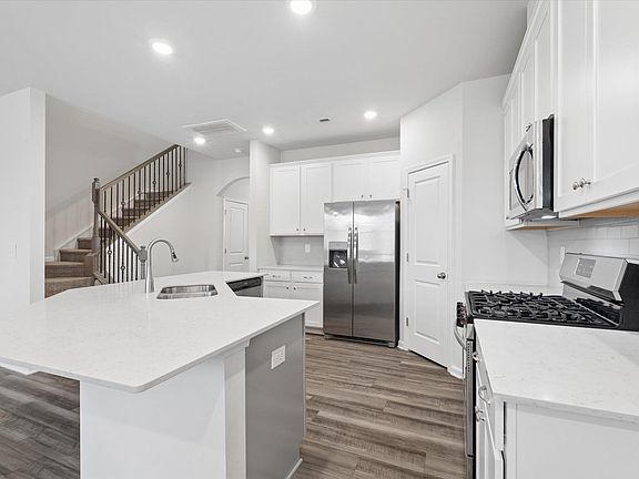 5th image of 314 E Compass Way