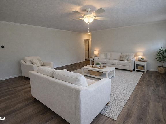 3rd image of 290 Race Track Rd