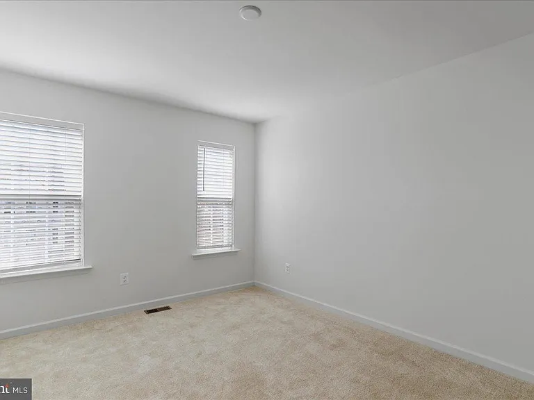 100 Stafford Pl — Photo 10