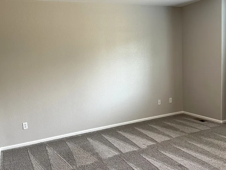 2390 Broadleaf Loop — Photo 13
