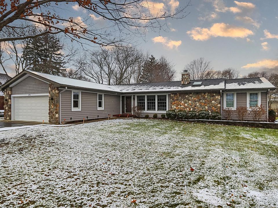 1st image of 470 Oxford Ln