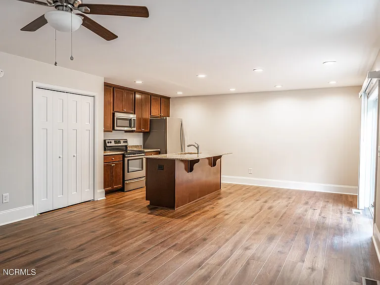 545 N Saylor St — Photo 7