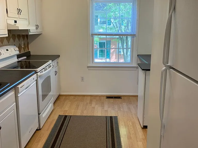 114 Southampton Ct #1 — Photo 11