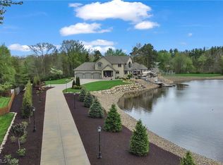 2900 Whispering Pines Dr, Canfield, OH 44406