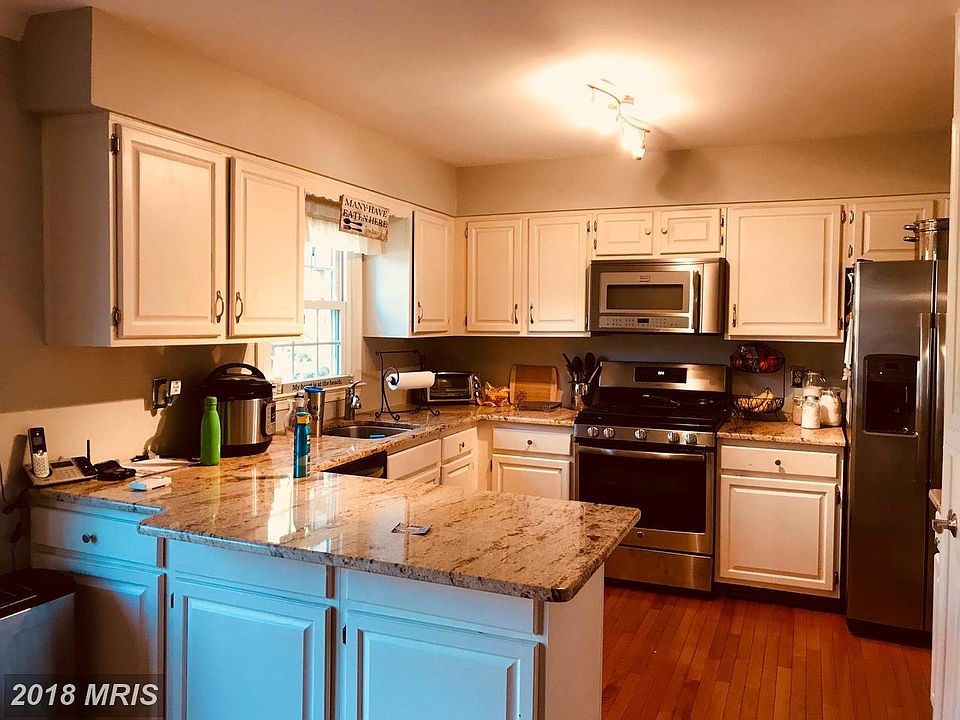 2nd image of 7216 Gentian Ct
