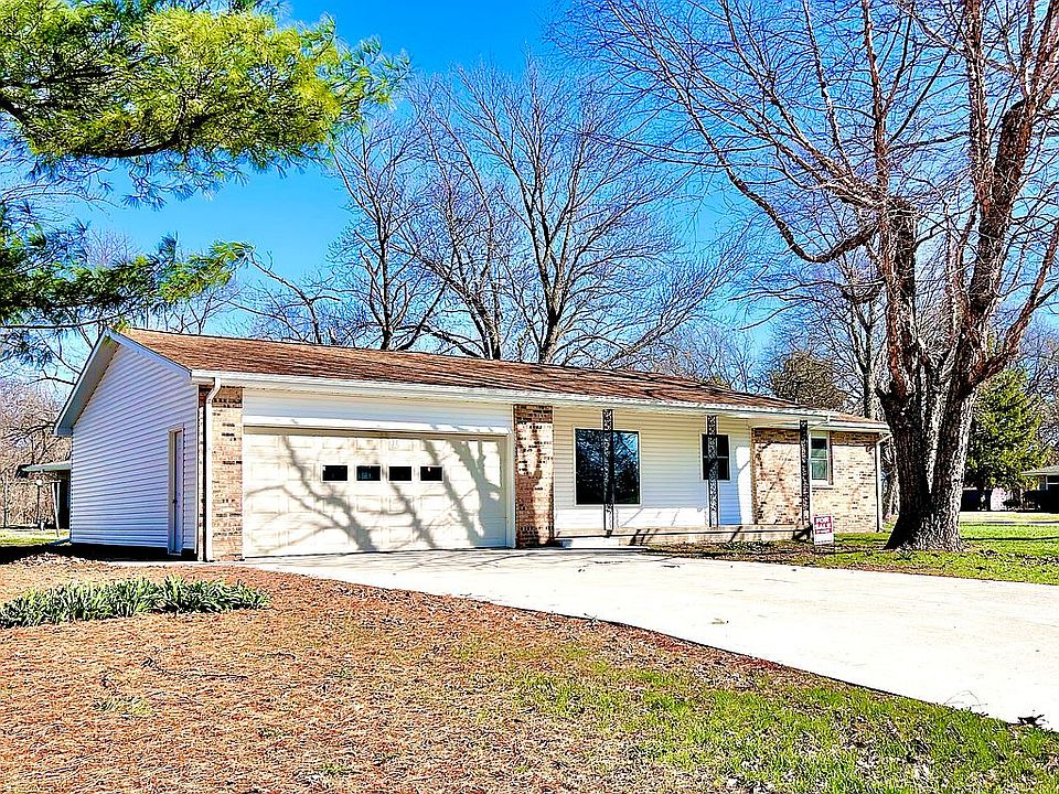 1st image of 107 Maple Dr