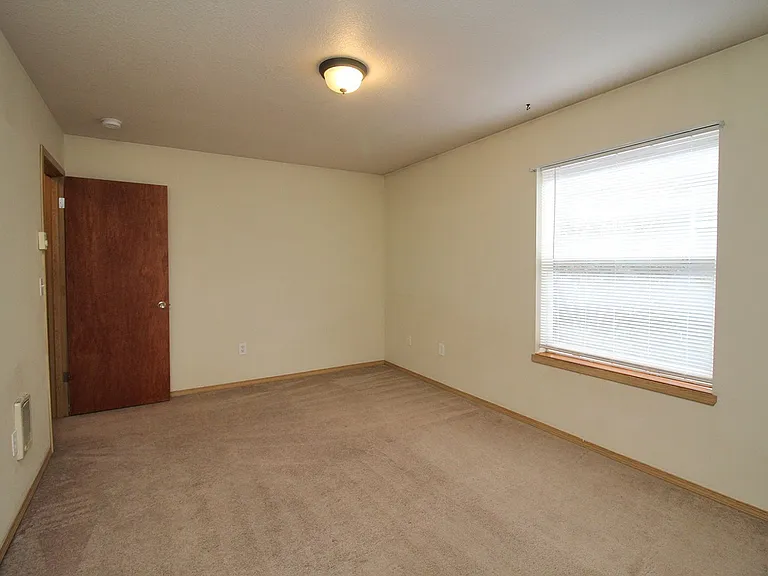 812 N Dekum St — Photo 18