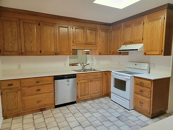 5th image of 124 University Circle
