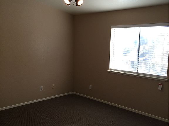 5th image of 1863 College Greens Dr