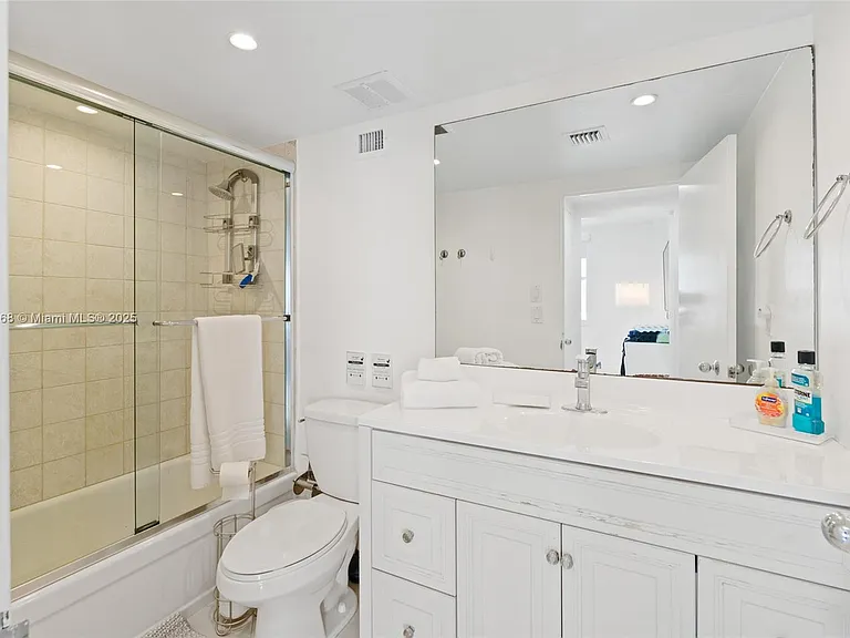 9195 Collins Ave #1103 — Photo 16