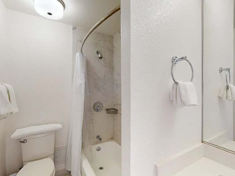 Clay Park Tower Apartments — Photo 22