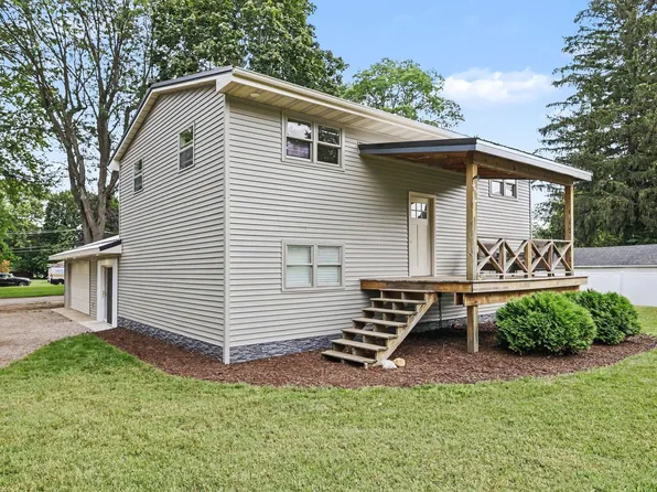 241 Morrison St, Coloma, MI 49038