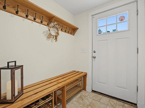 4th image of 10 Academy Avenue